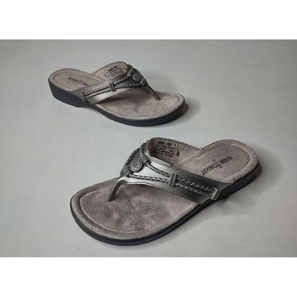 Minnetonka Pewter Leather Embellished Thong Sandals Size 7 - Picture 1 of 15